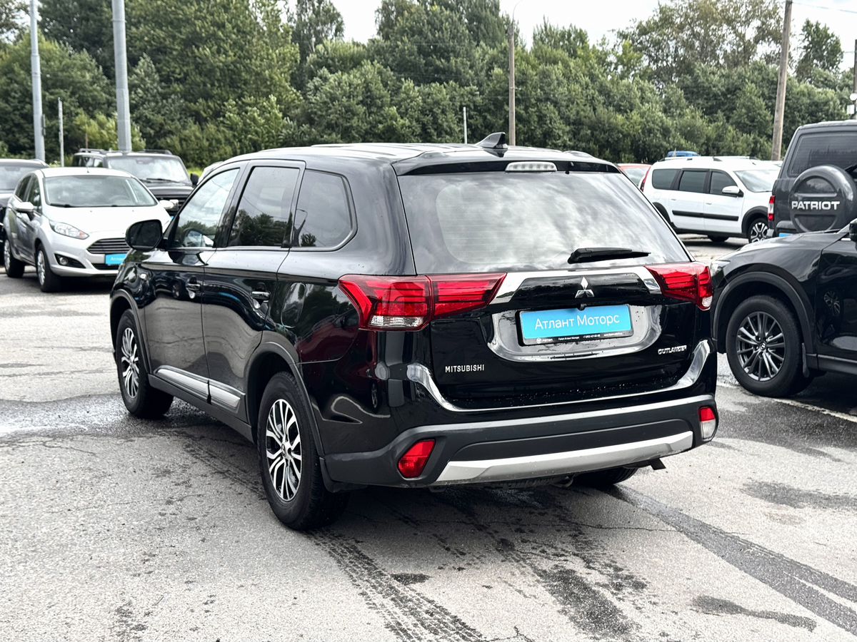 Mitsubishi Outlander III Рестайлинг 3, 2018 г. с пробегом 129647 км – фото 4
