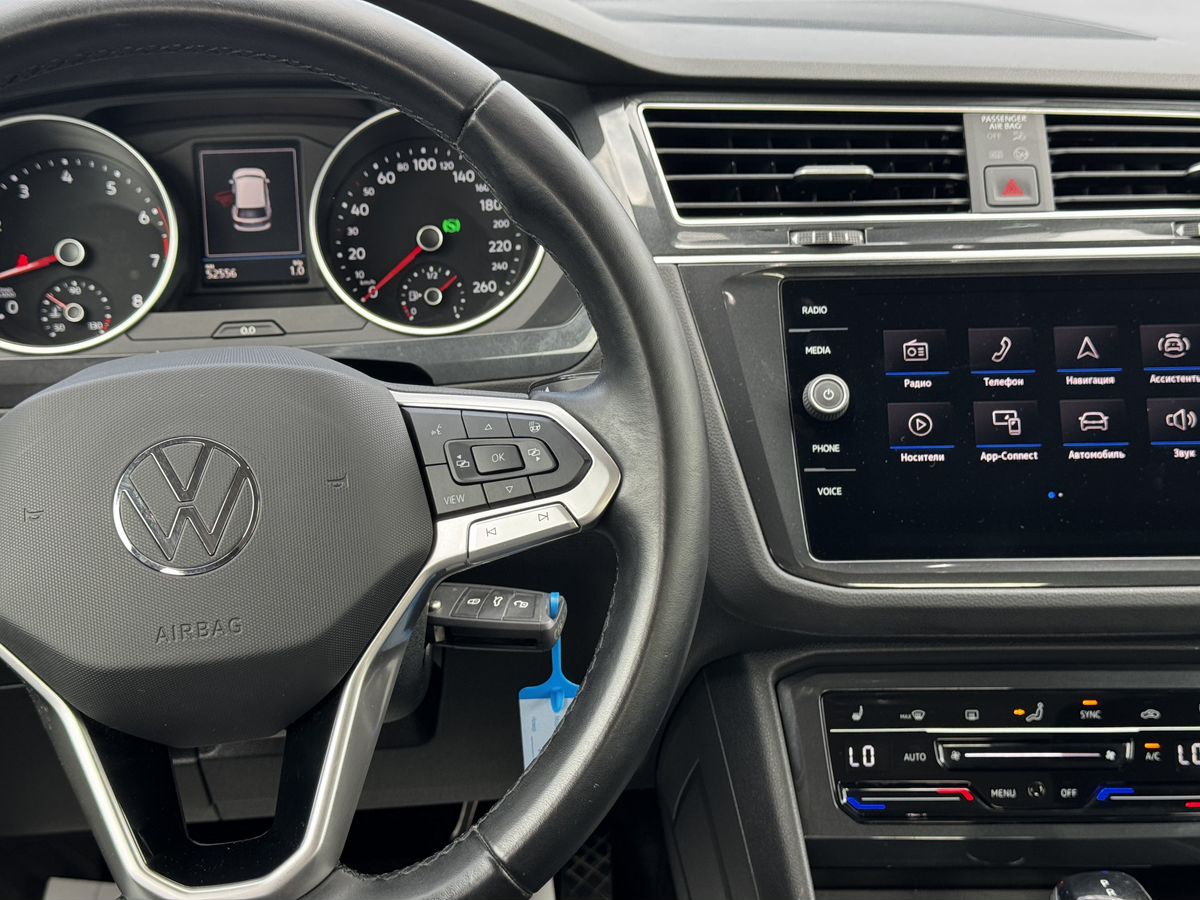 Volkswagen Tiguan II Рестайлинг, 2021 г. с пробегом 52557 км – фото 16