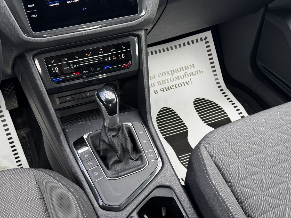 Volkswagen Tiguan II Рестайлинг, 2021 г. с пробегом 52557 км – фото 18