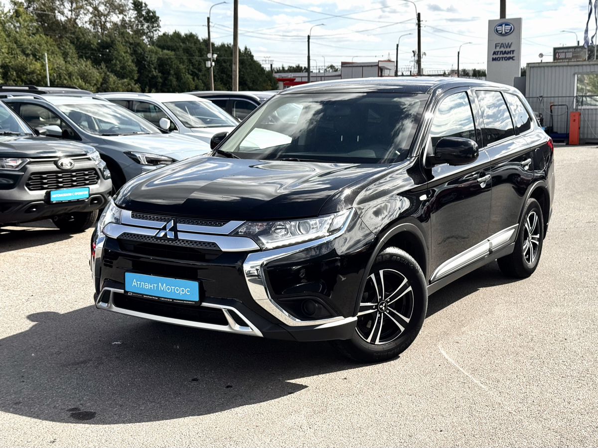 Mitsubishi Outlander III Рестайлинг 3, 2020 г. с пробегом 71246 км