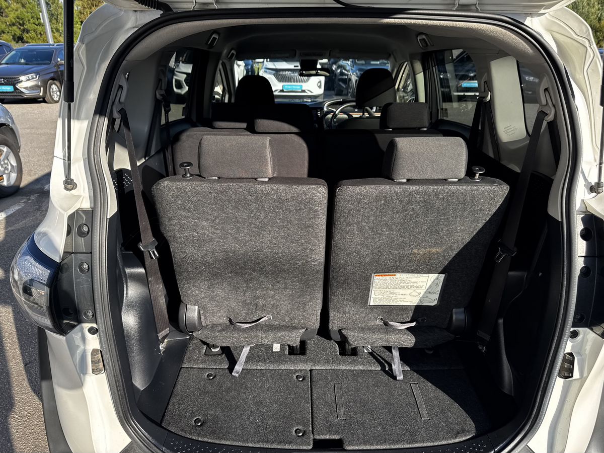Toyota Sienta II, 2017 г. с пробегом 130017 км – фото 16