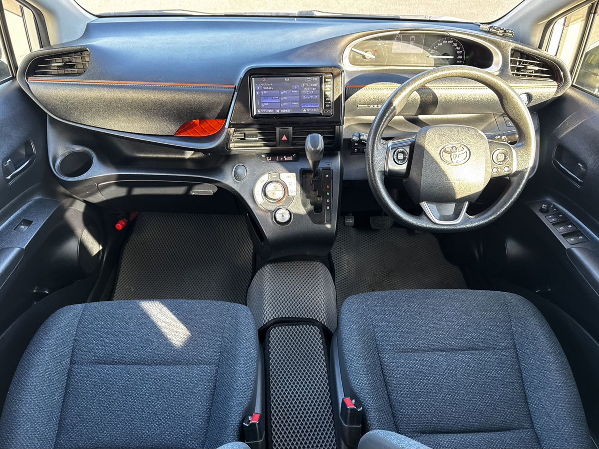 Toyota Sienta II, 2017 г. с пробегом 130017 км – фото 12