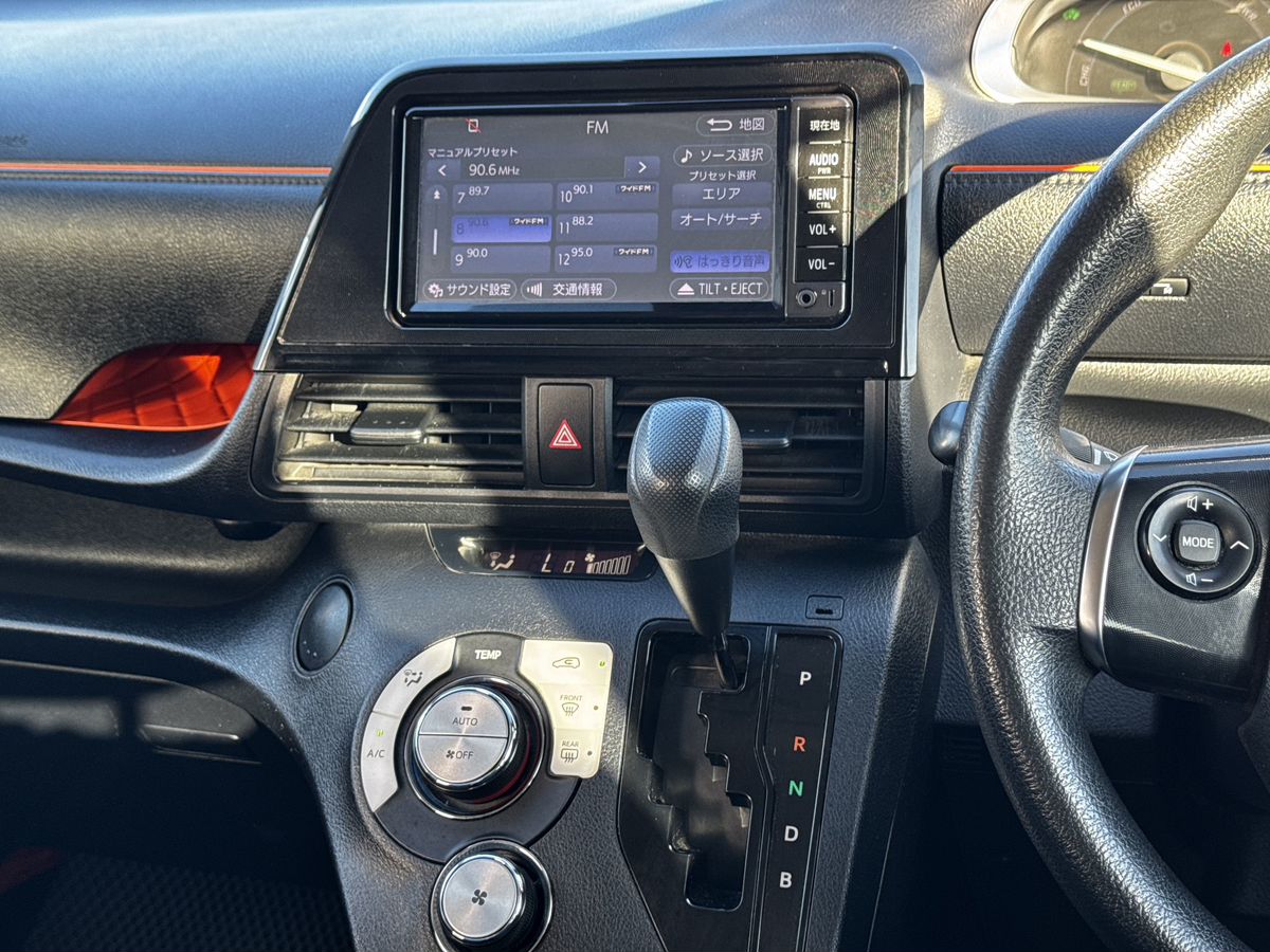 Toyota Sienta II, 2017 г. с пробегом 130017 км – фото 14